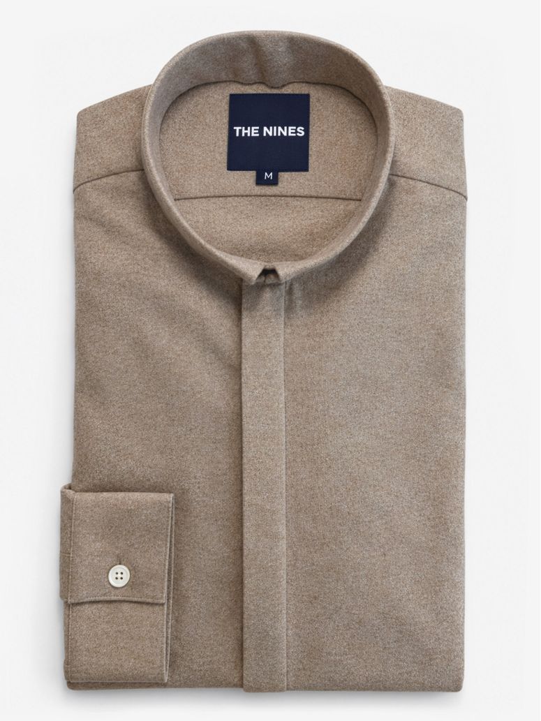 Cutaway collar shirt in beige flannel
