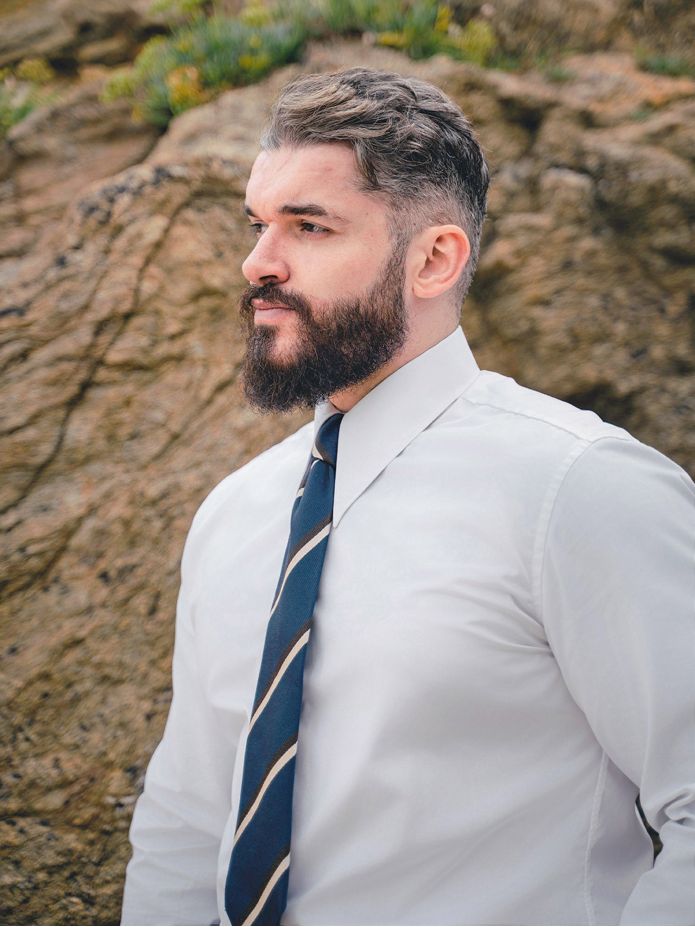White spearpoint-collar shirt