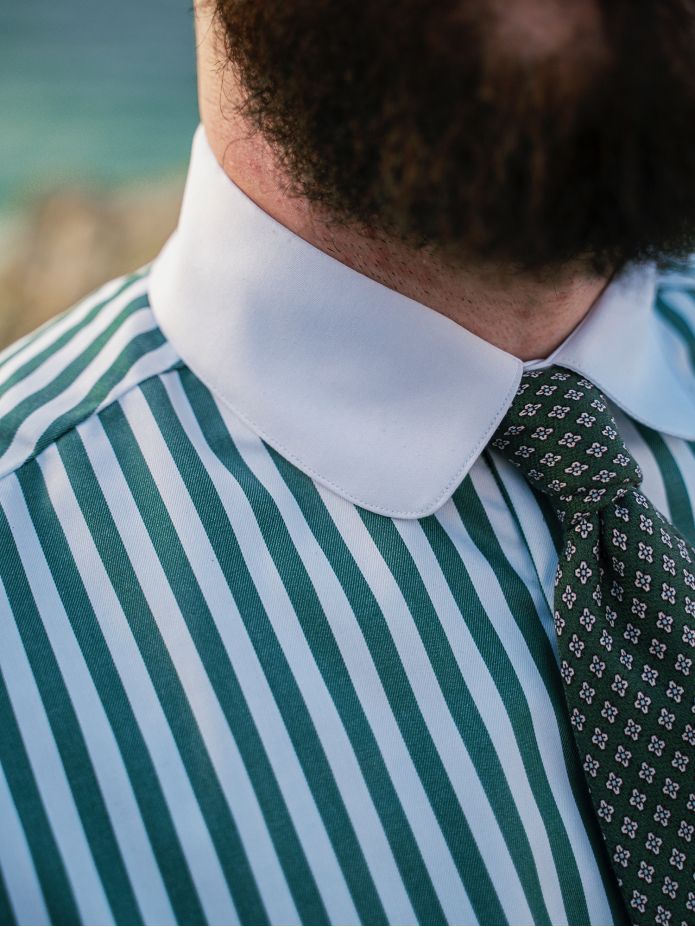 Round-collar shirt with green stripes