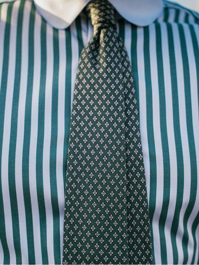 Round-collar shirt with green stripes