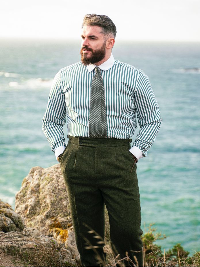 Round-collar shirt with green stripes
