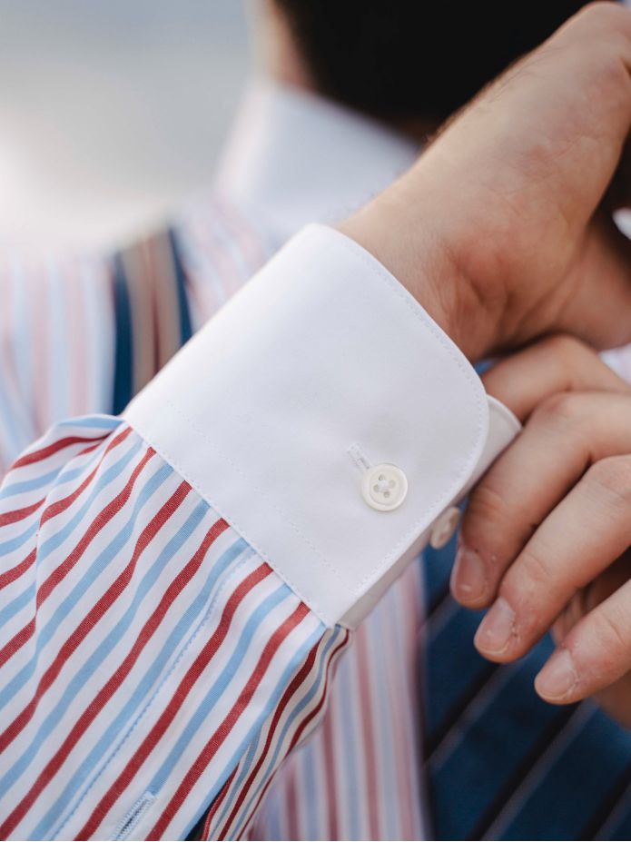 Round-collar shirt with tricolor stripes