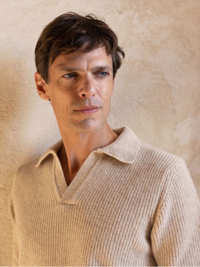 Beige English polo collar knit sweater Finn
