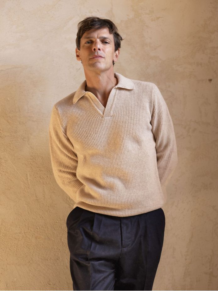 Beige English polo collar knit sweater Finn