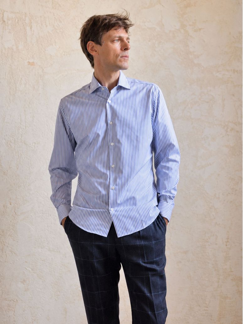 Wrinkle-free Italian collar shirt with navy blue stripes